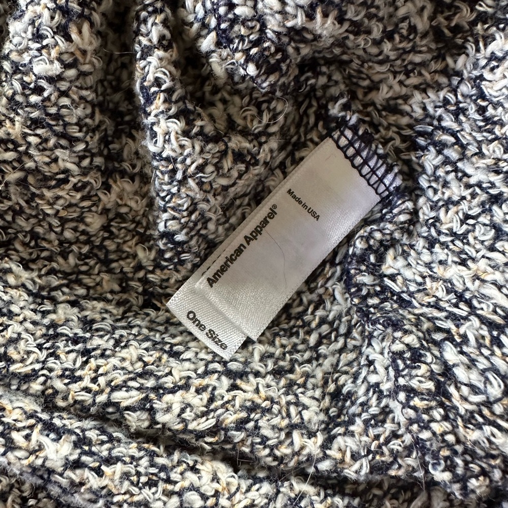 American Apparel Oversized Shawl - Picture 4 of 4
